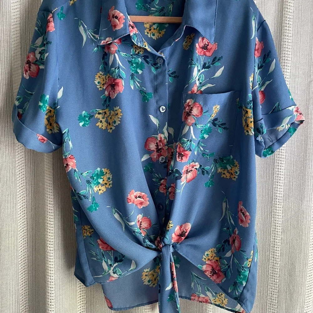 Floral button up crop top - Picture 1 of 1